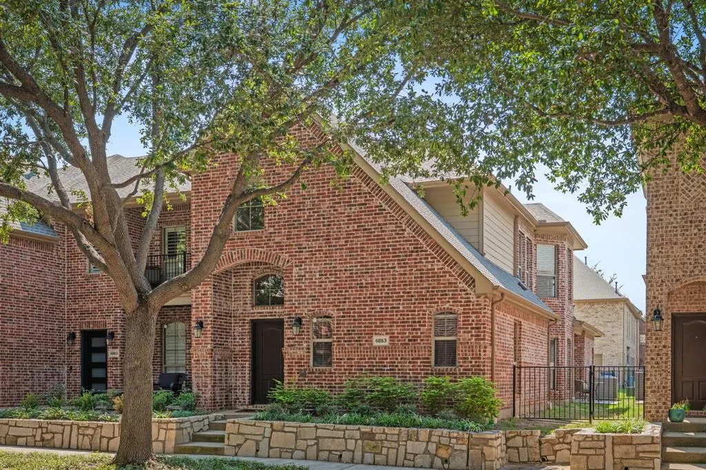 6853 Massa Lane