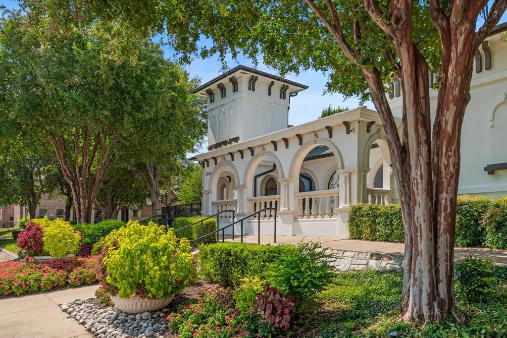 6853 Massa Lane