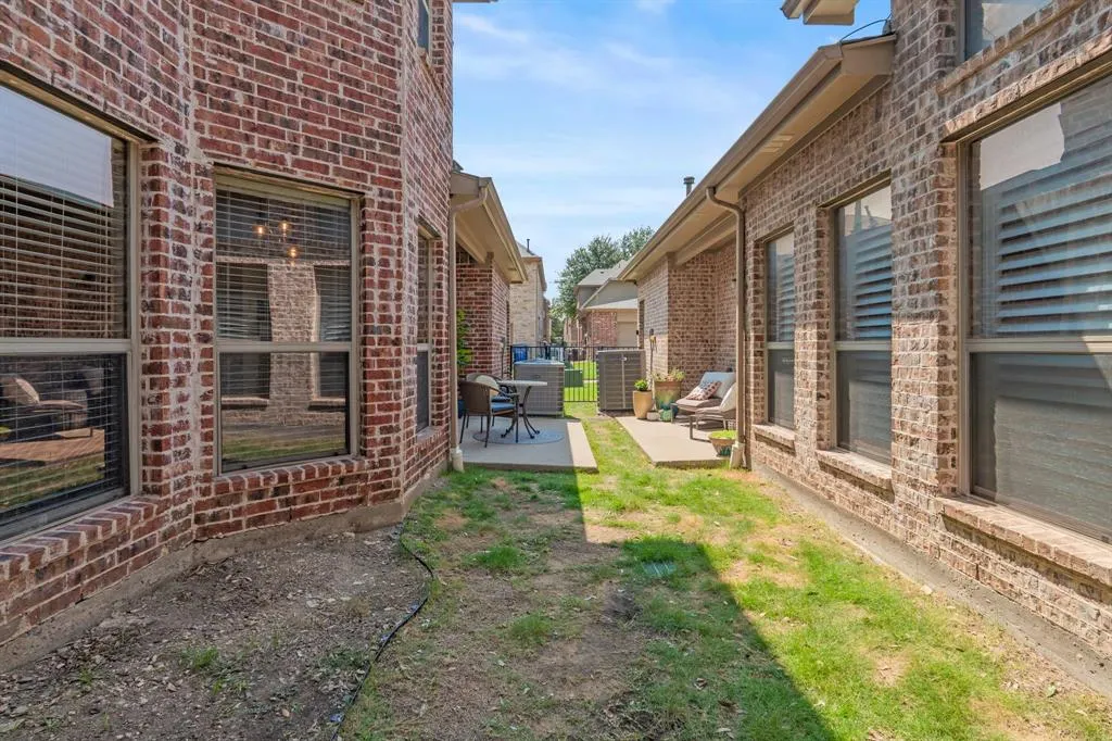 6853 Massa Lane