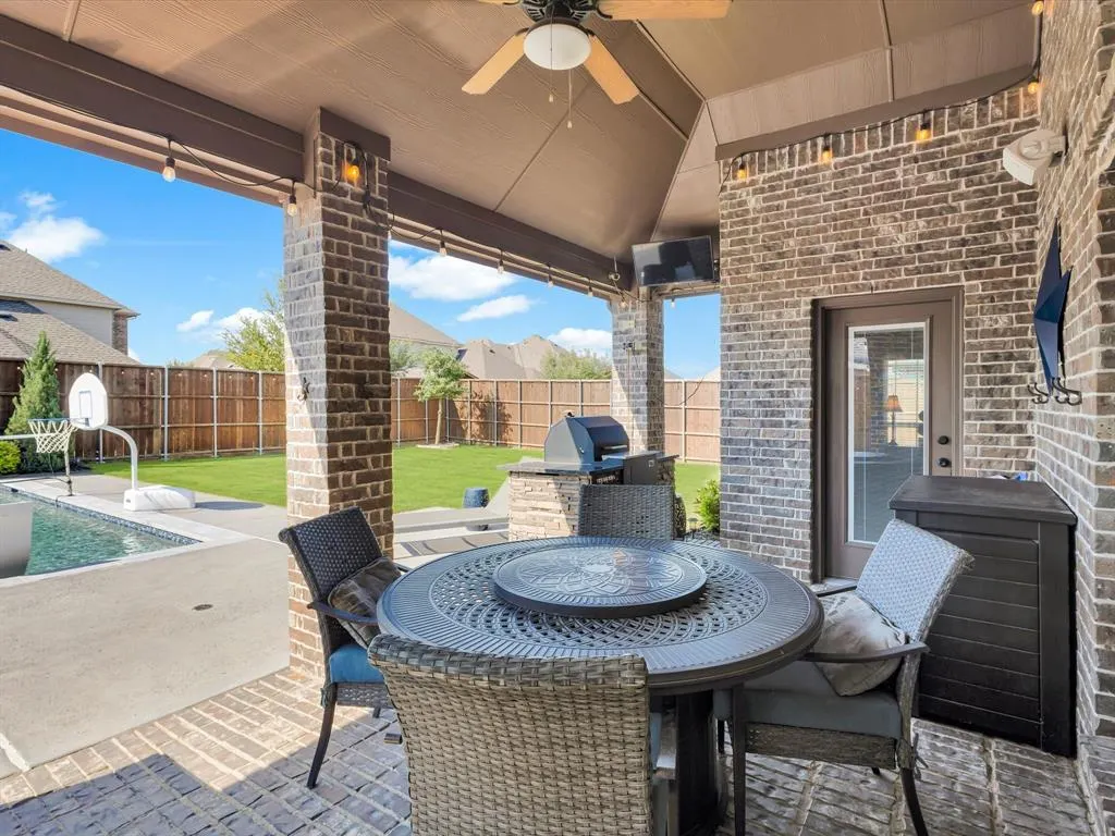 320 Saint Mark Lane