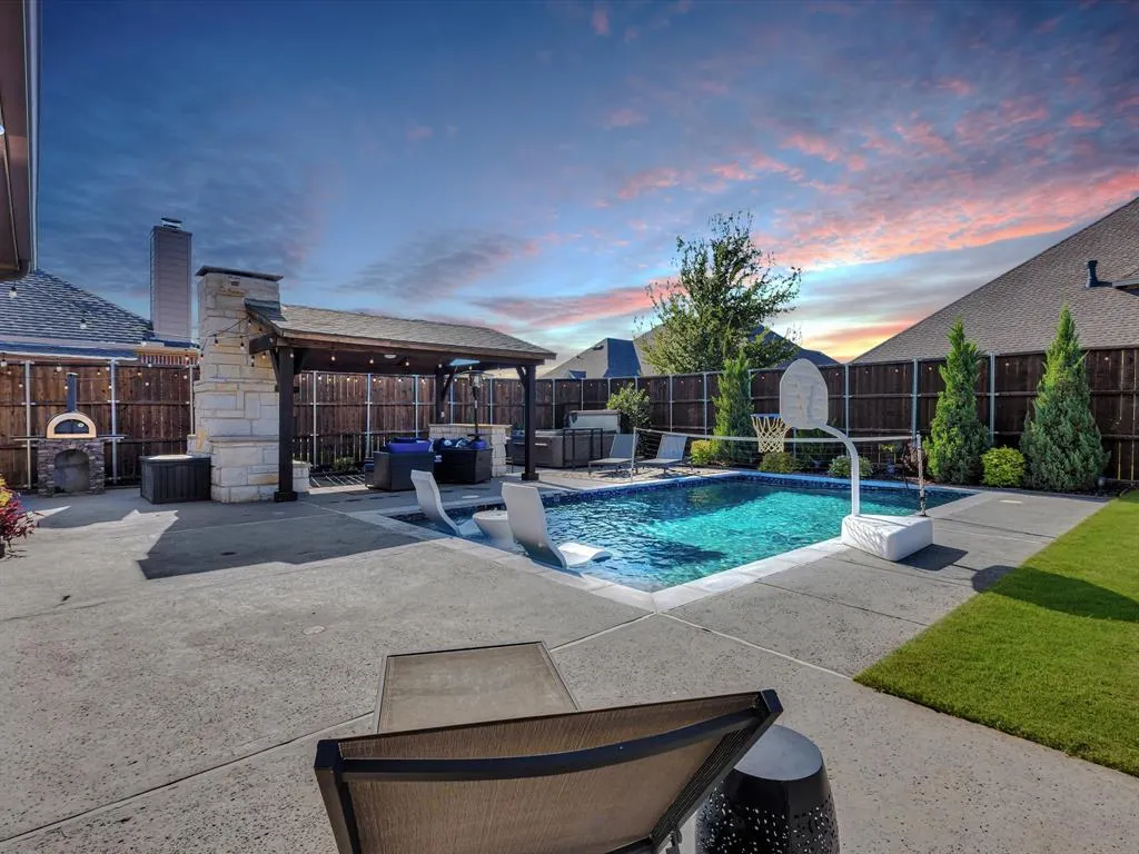320 Saint Mark Lane
