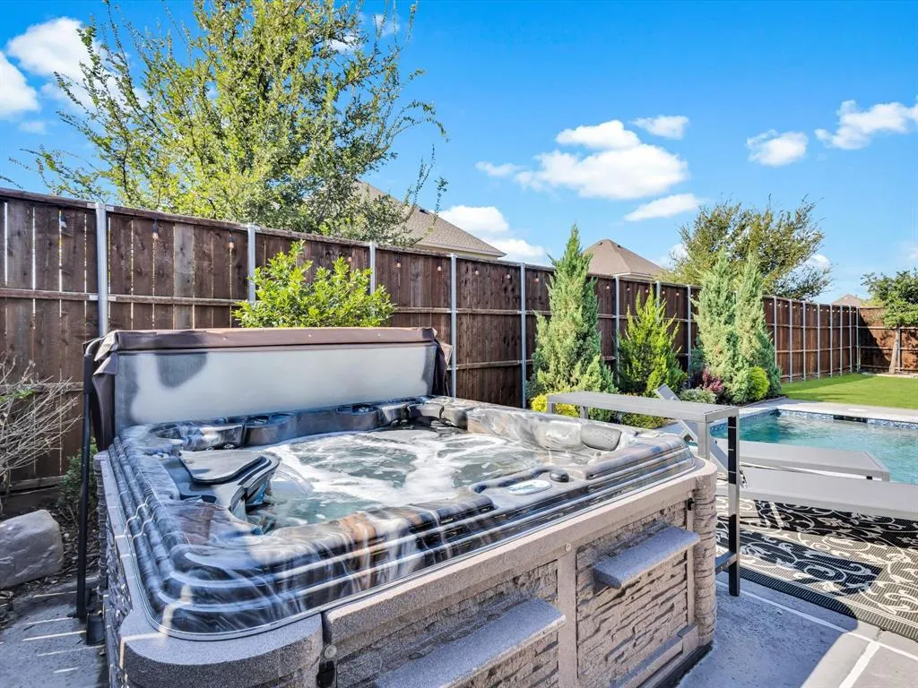 320 Saint Mark Lane