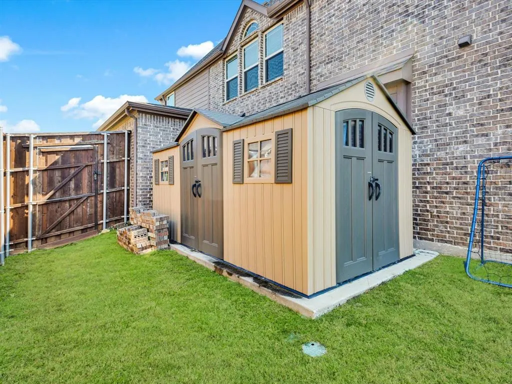 320 Saint Mark Lane
