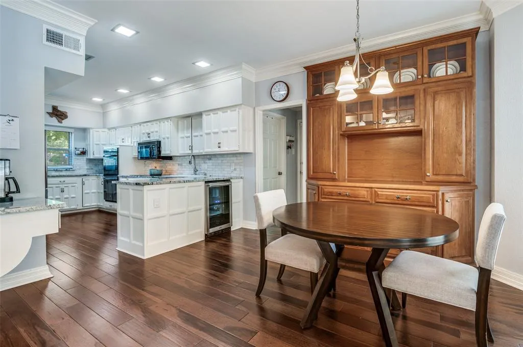 1606 Amesbury Drive