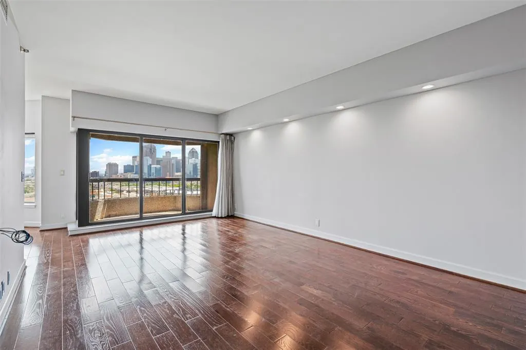 3030 Mckinney Avenue, #1705