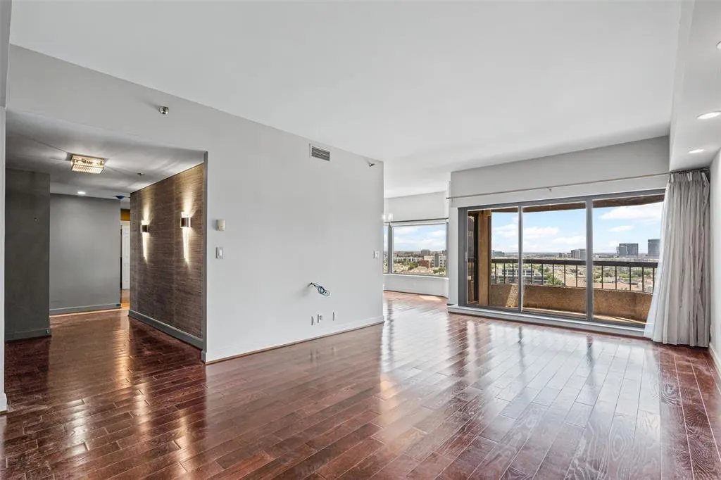 3030 Mckinney Avenue, #1705