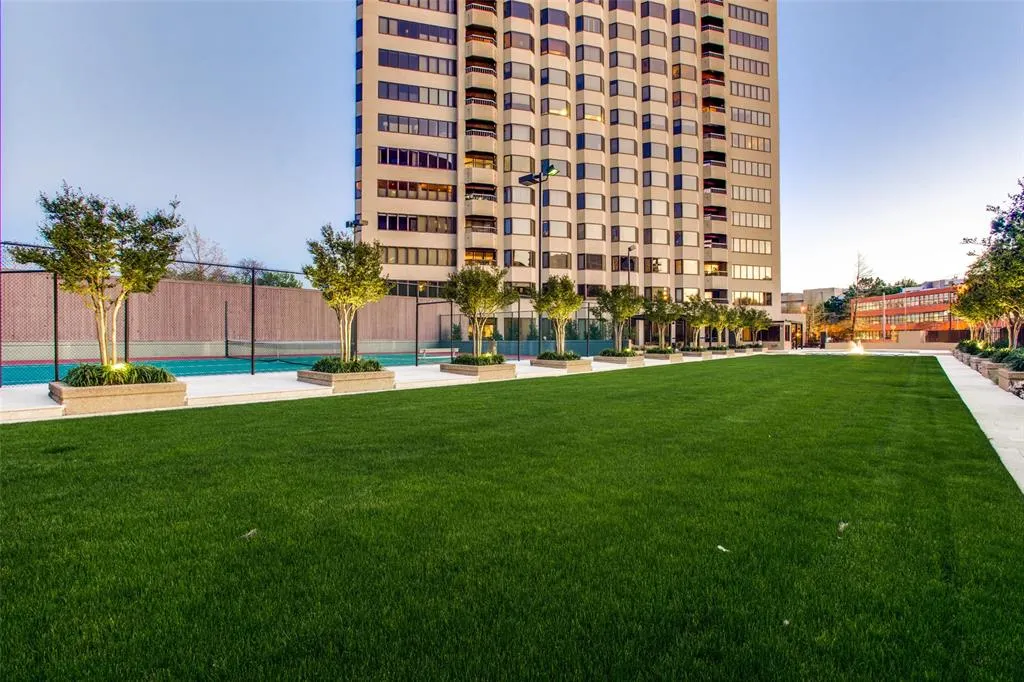 3030 Mckinney Avenue, #1705