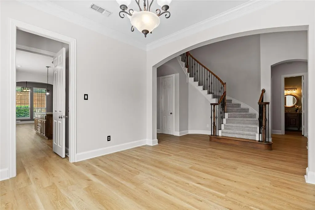 7808 Linksview Drive