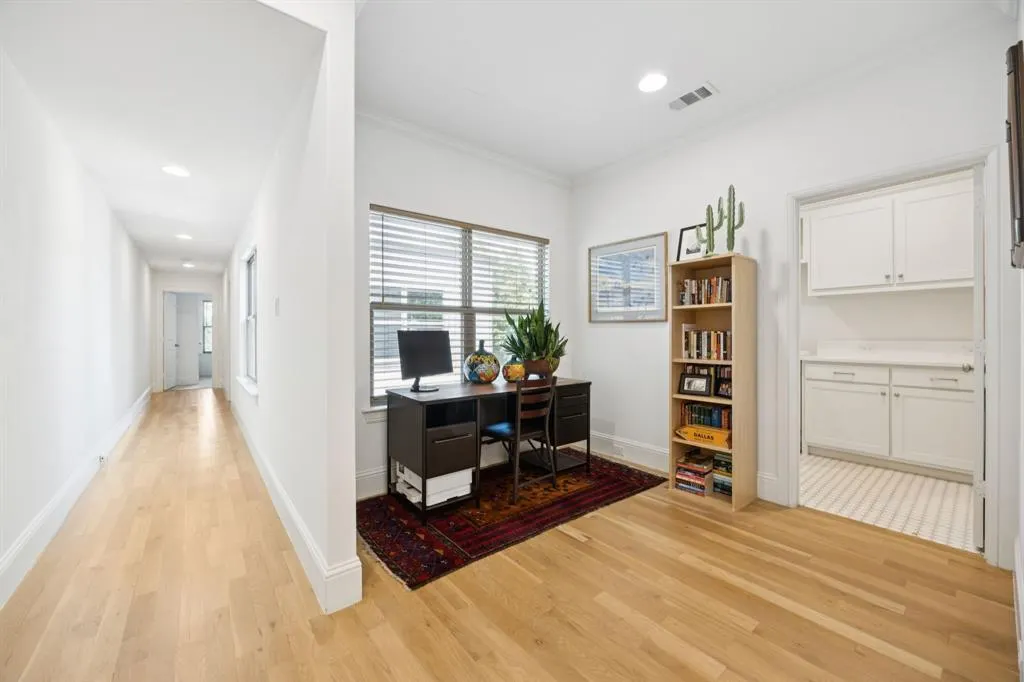 625 W 8th Street