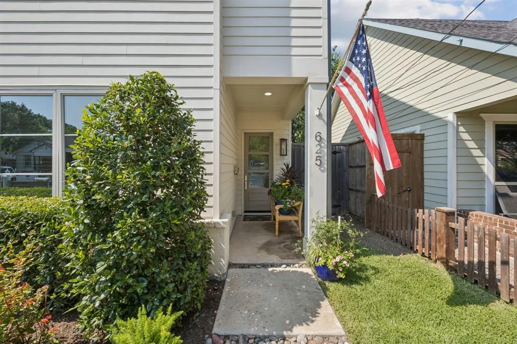 625 W 8th Street