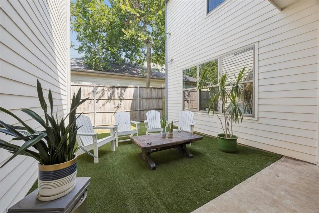 625 W 8th Street