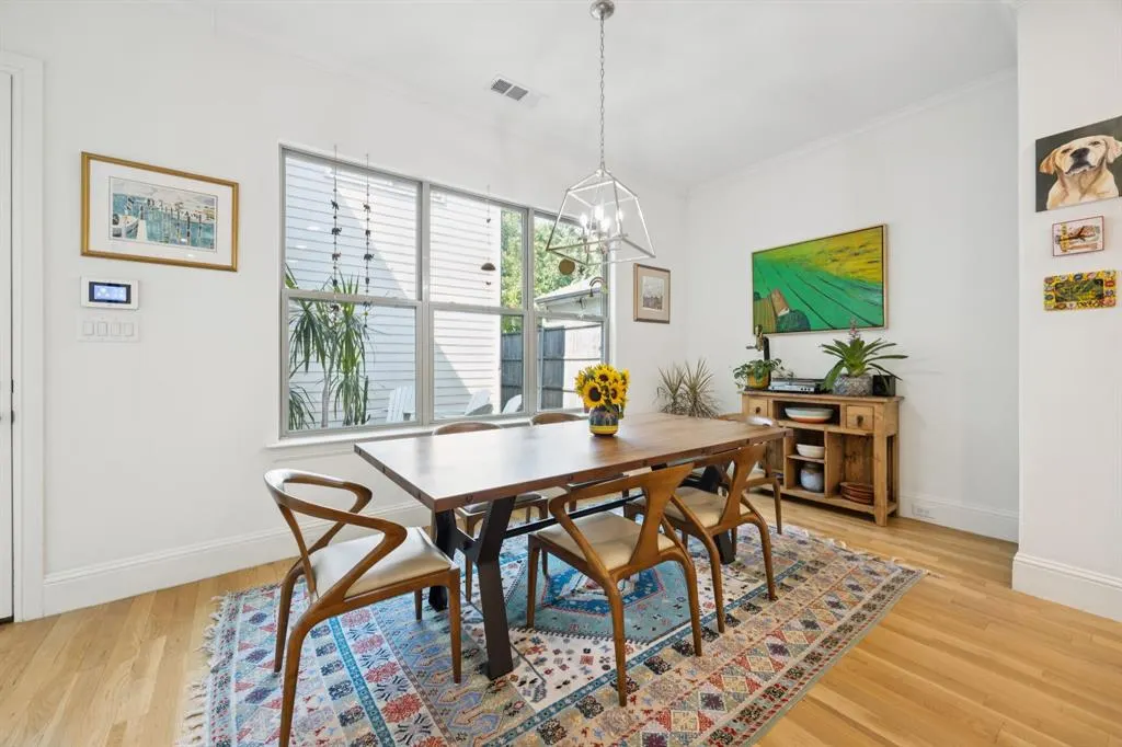 625 W 8th Street