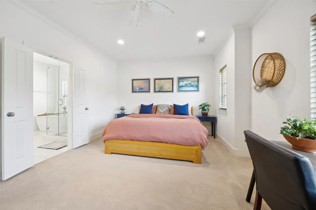 625 W 8th Street