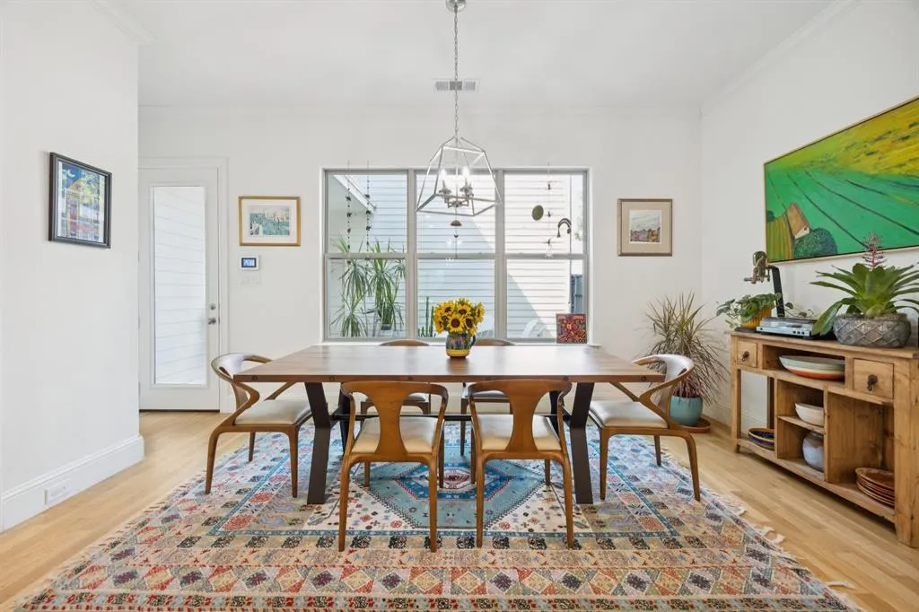 625 W 8th Street