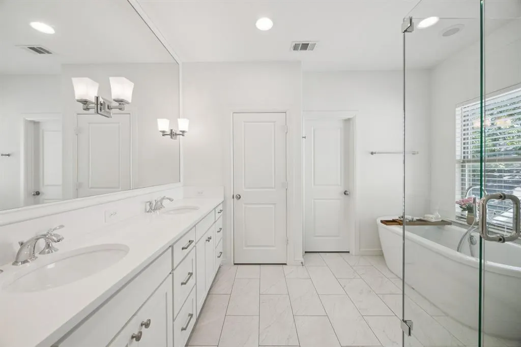 625 W 8th Street