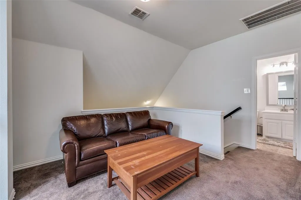 330 Willow Run