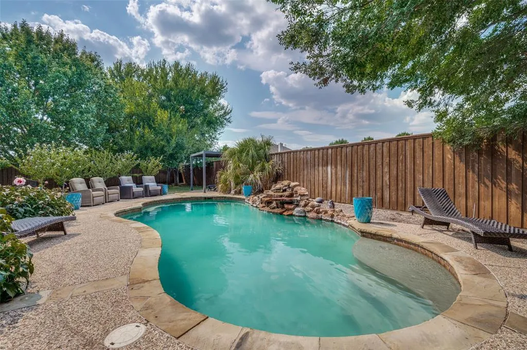 330 Willow Run