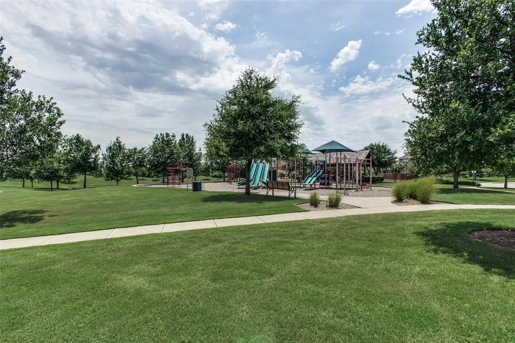 330 Willow Run