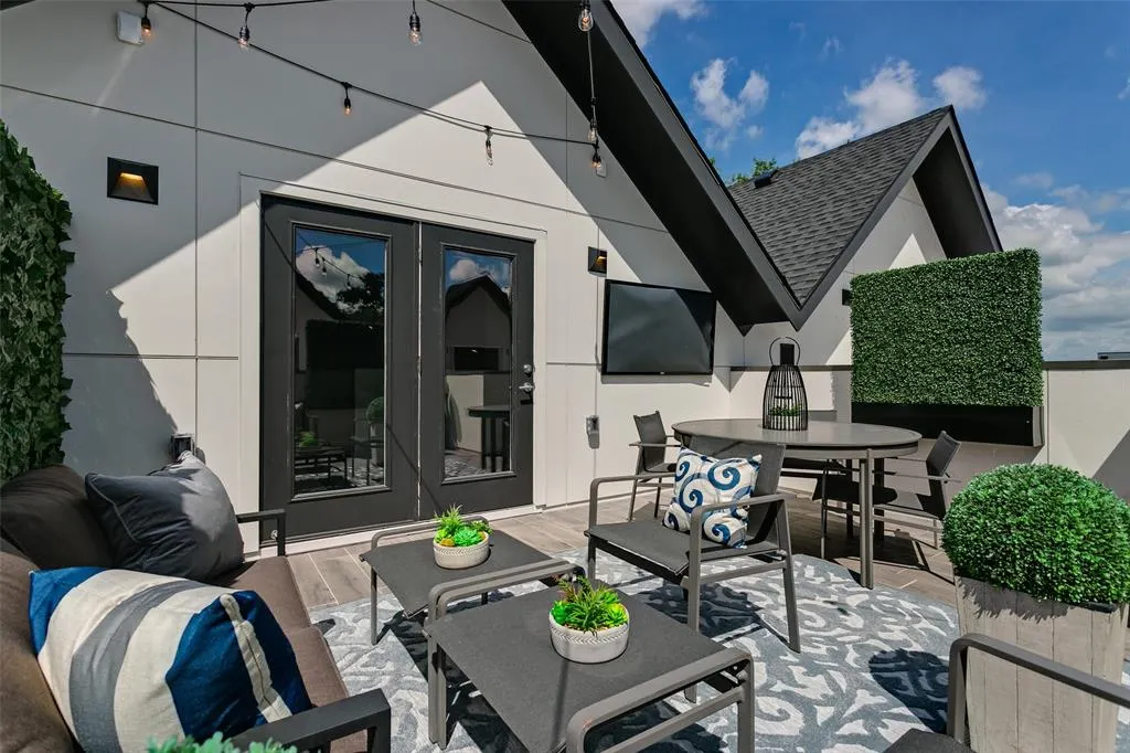 3880 Munger Avenue, #2
