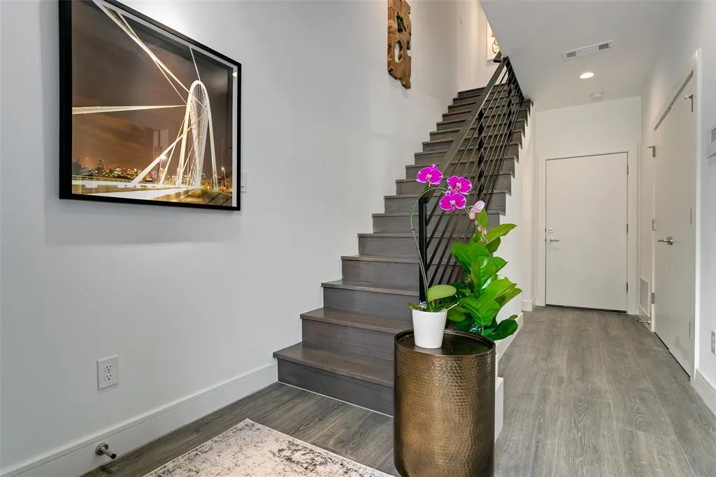 3880 Munger Avenue, #2