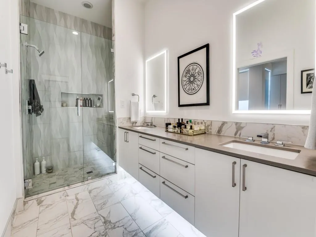 3880 Munger Avenue, #2