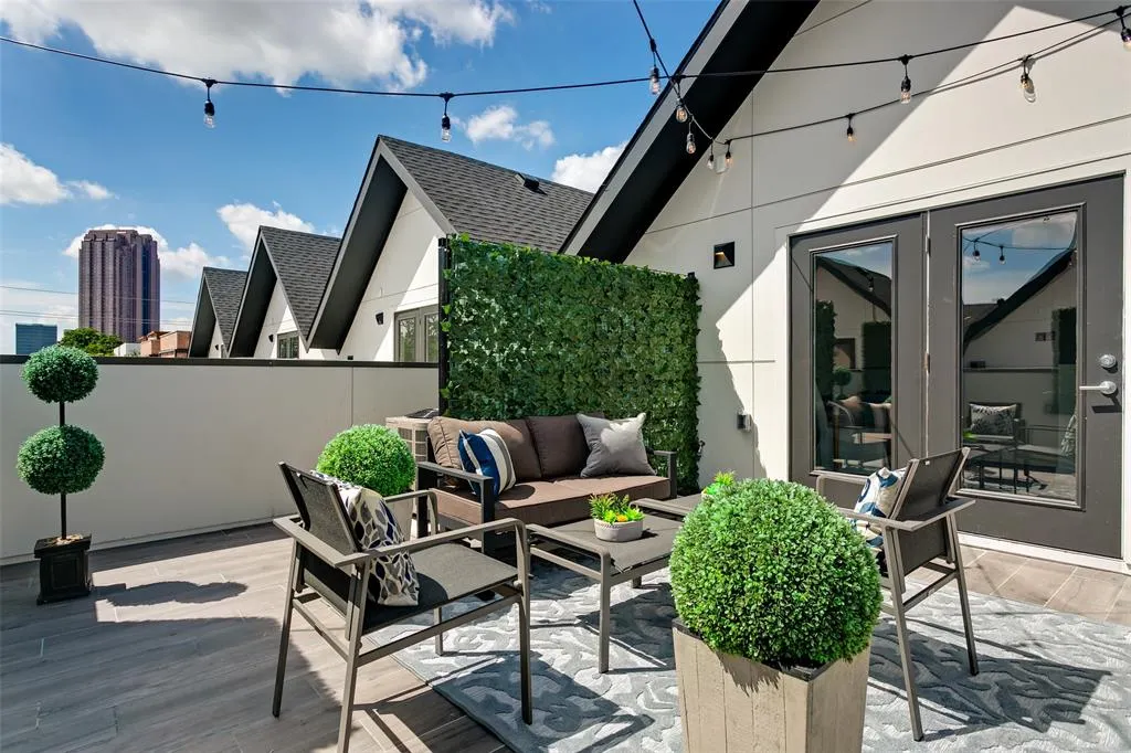 3880 Munger Avenue, #2