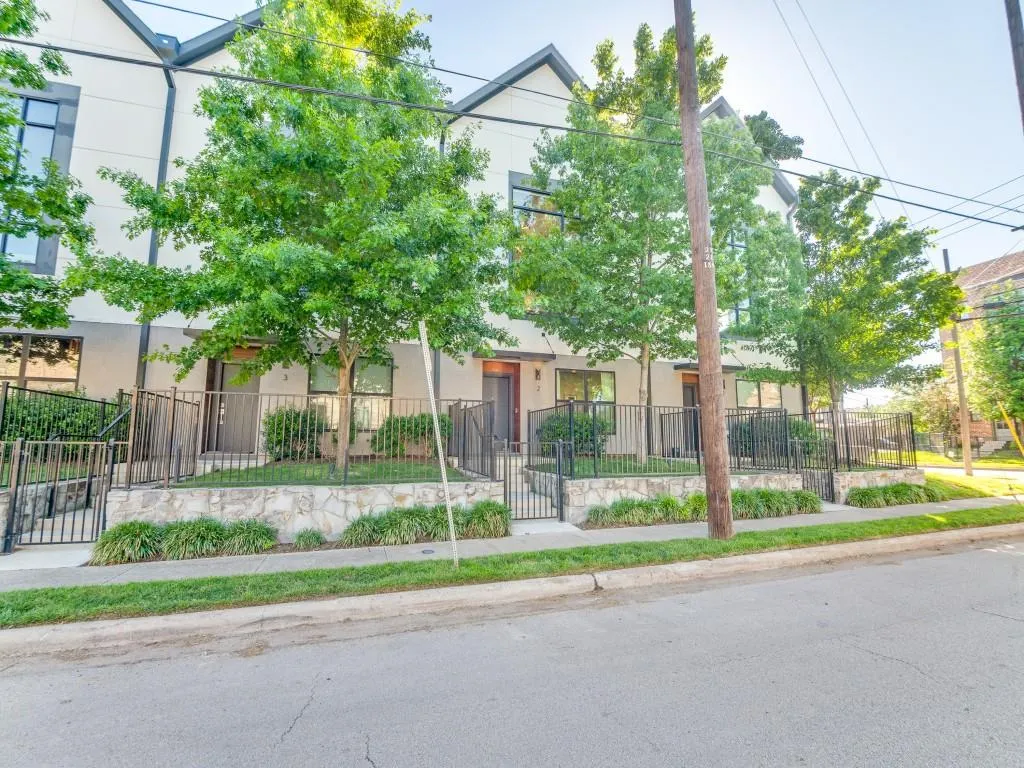 3880 Munger Avenue, #2