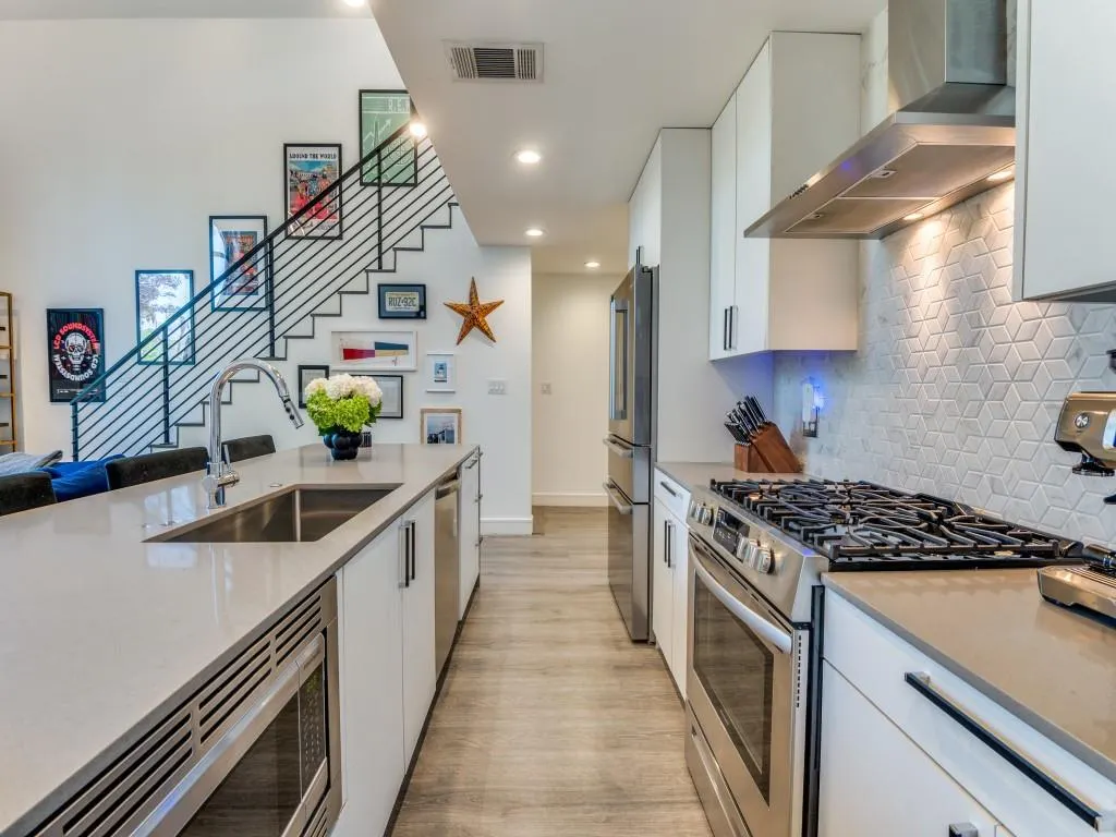 3880 Munger Avenue, #2