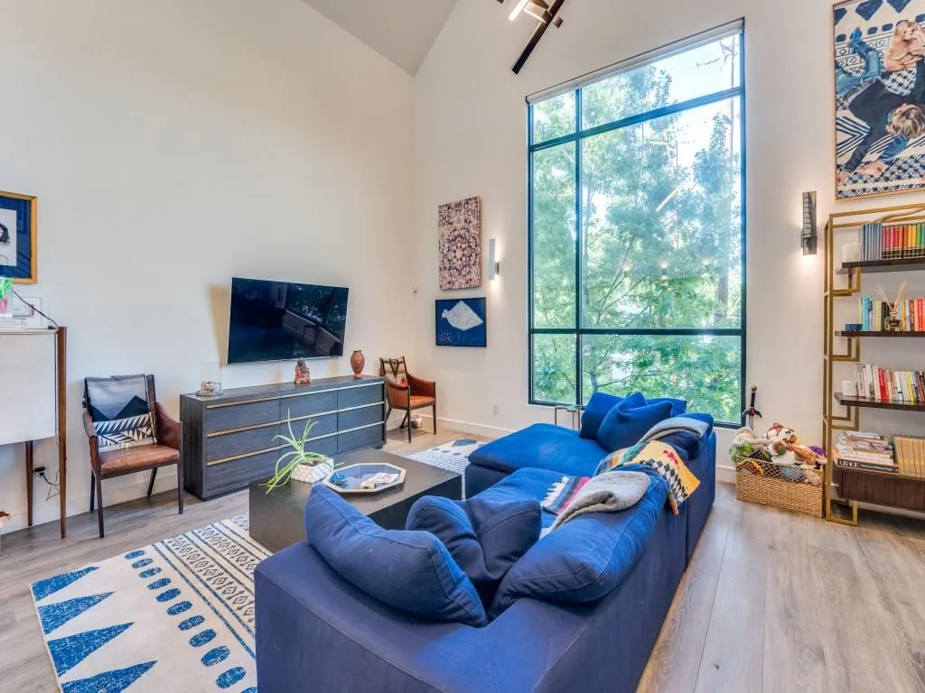 3880 Munger Avenue, #2