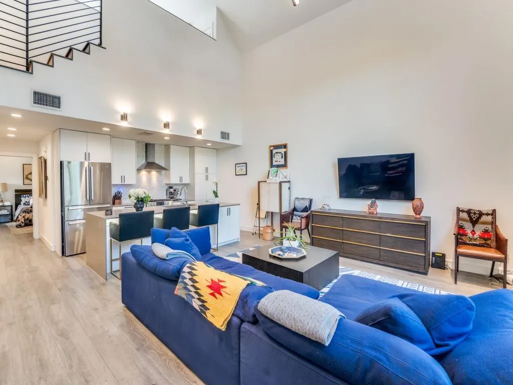 3880 Munger Avenue, #2