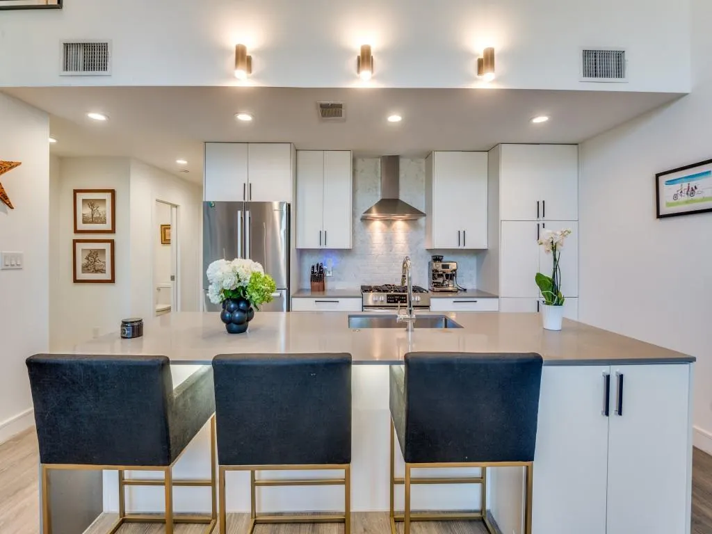 3880 Munger Avenue, #2