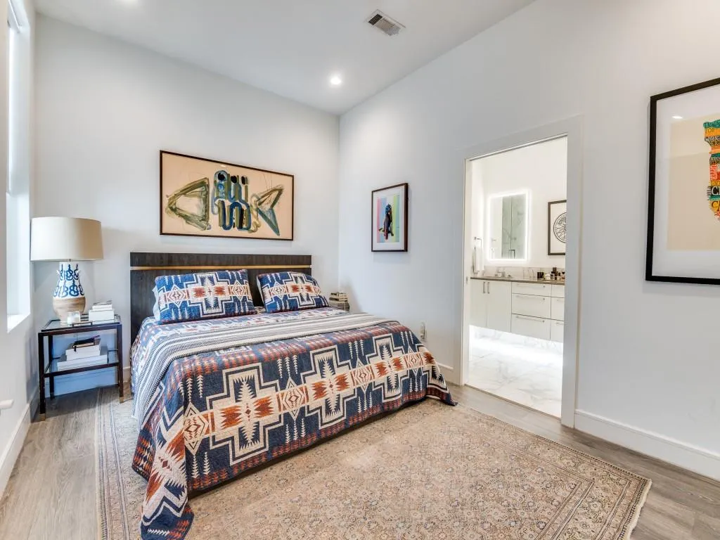 3880 Munger Avenue, #2
