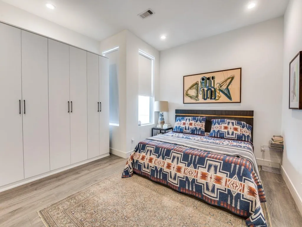 3880 Munger Avenue, #2