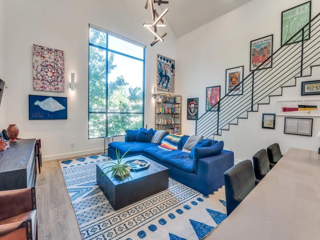 3880 Munger Avenue, #2