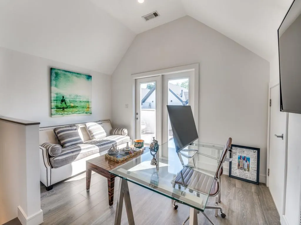 3880 Munger Avenue, #2