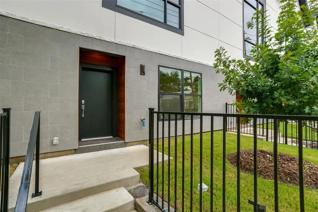 3880 Munger Avenue, #2