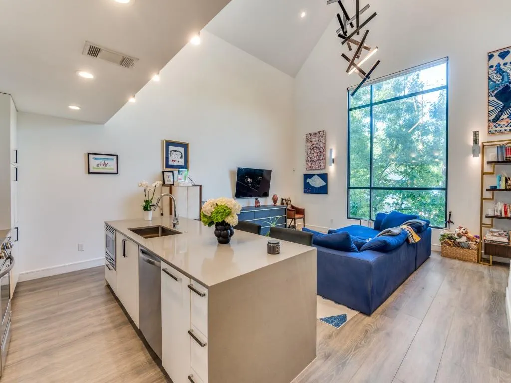 3880 Munger Avenue, #2