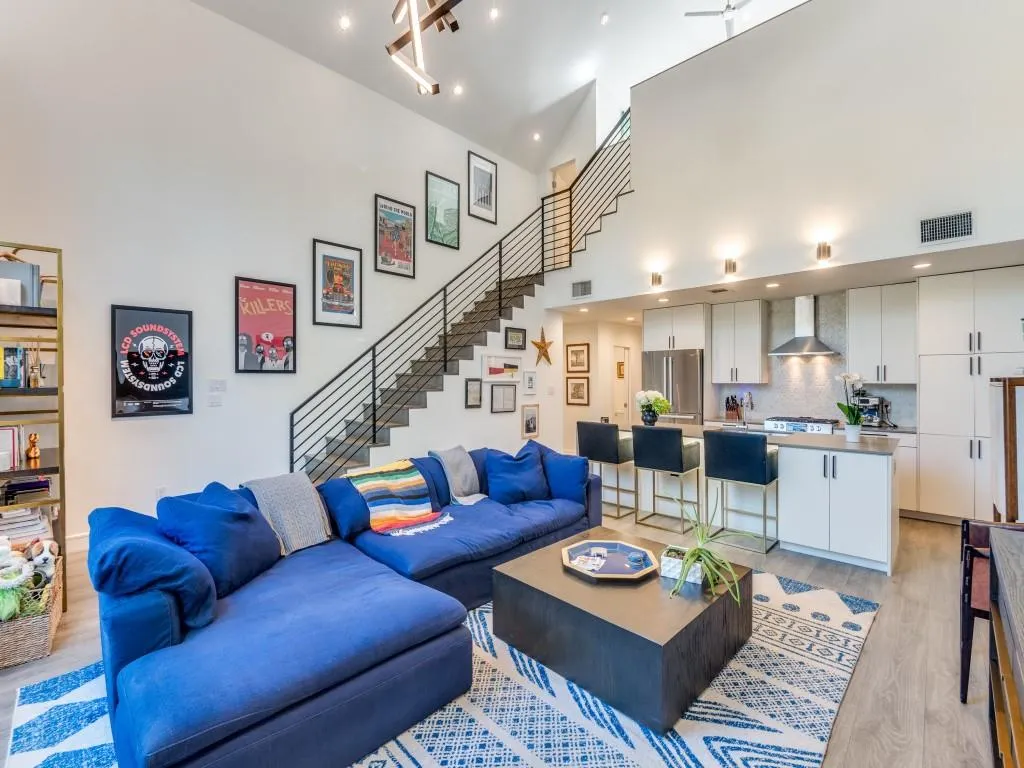 3880 Munger Avenue, #2