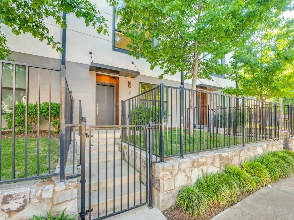 3880 Munger Avenue, #2