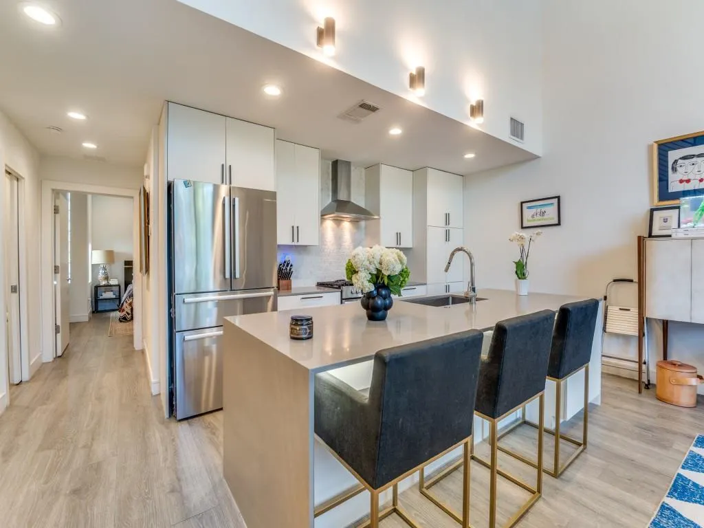 3880 Munger Avenue, #2