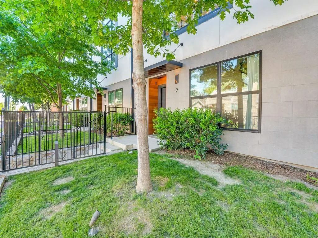 3880 Munger Avenue, #2