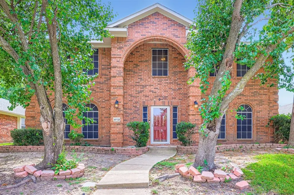 4833 Spanishmoss Drive