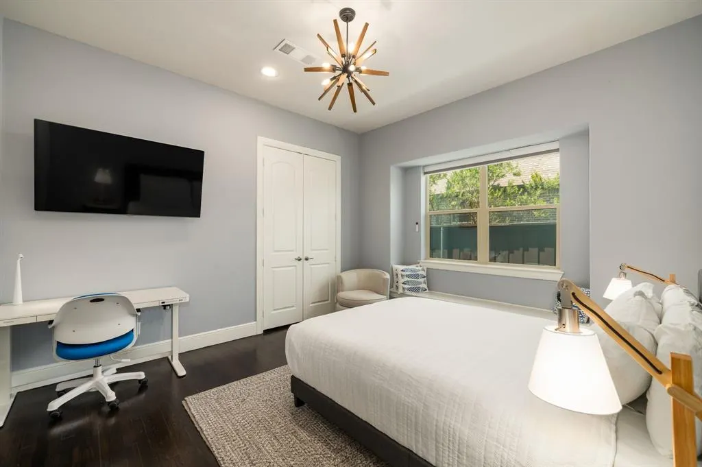 3437 Starling Drive