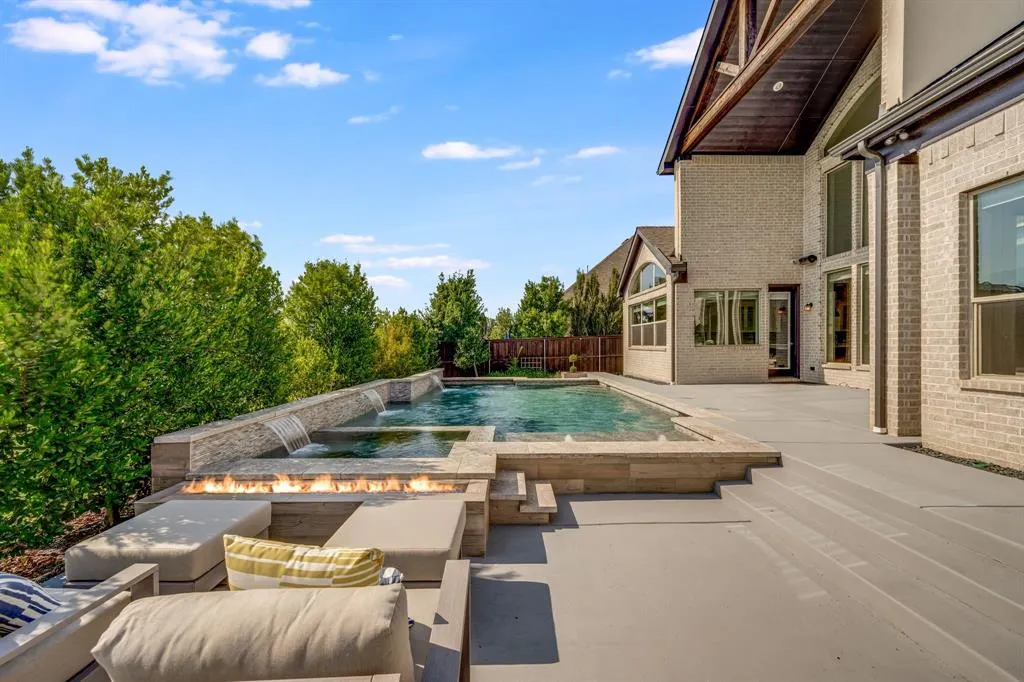 3437 Starling Drive