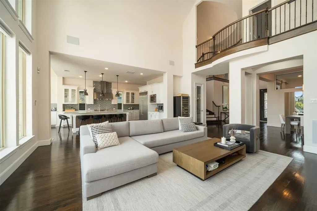 3437 Starling Drive