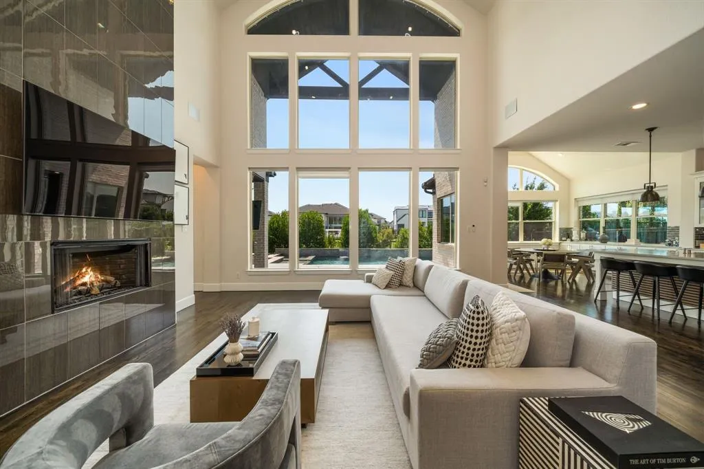 3437 Starling Drive