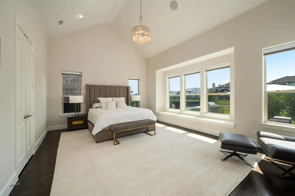 3437 Starling Drive