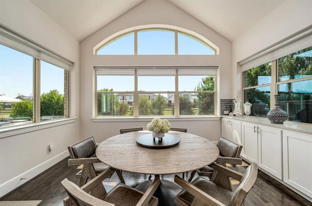 3437 Starling Drive
