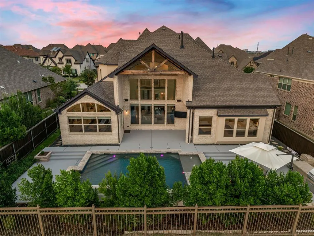 3437 Starling Drive