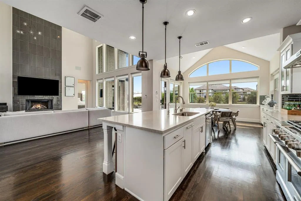 3437 Starling Drive